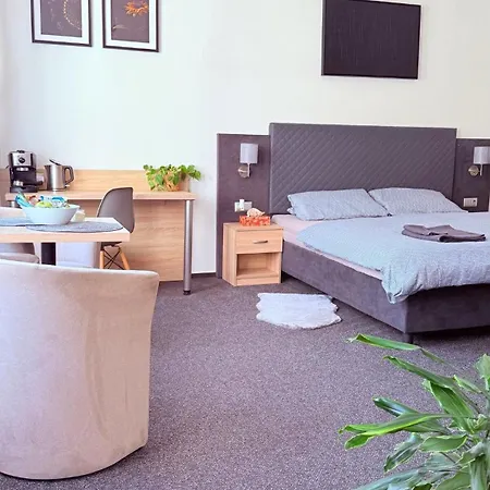 Nove Utulne V Srdci Mesta Apartment *